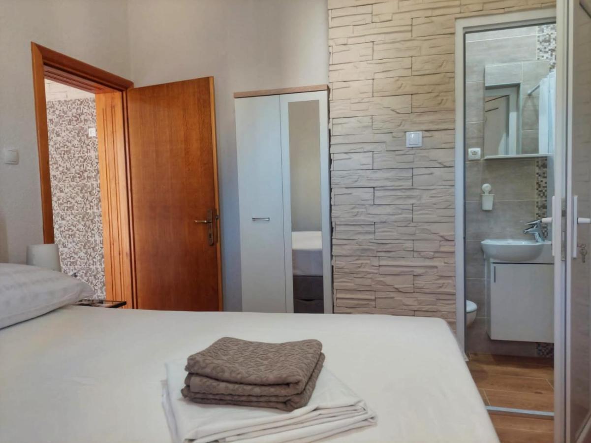 Guest House Keskic Karlobag Ngoại thất bức ảnh